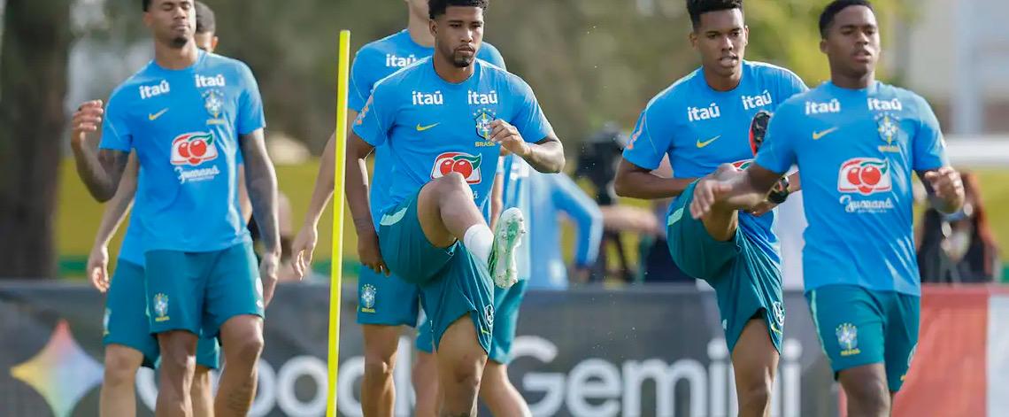Ancelotti confirma equipe titular contra Austrália com Estevão, Endrick, Raphinha e Vini Jr.