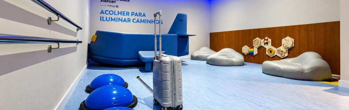 Aeroportos ampliam espaços de acolhimento para passageiros neurodivergentes