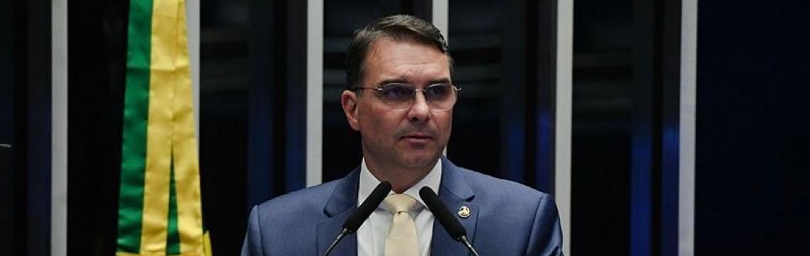 Flávio Bolsonaro diz que vai votar a favor do fim da escala 6x1, pressionado pela eleição