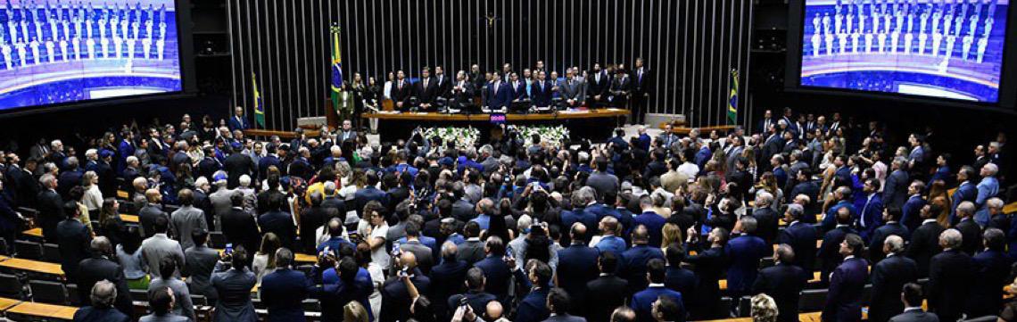 Veja quais senadores foram favoráveis e quem votou contra o fim da escala 6x1