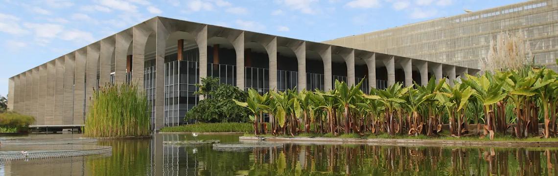 Bolsonaristas no Itamaraty propuseram saída voluntária após ameaça de Eduardo de “faxina no ministério”