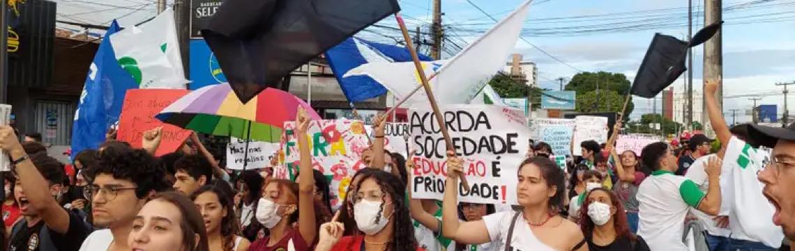 Ato de estudantes da da Universidade Federal Fluminense deu pontapé em mobilização por virada de Lula 